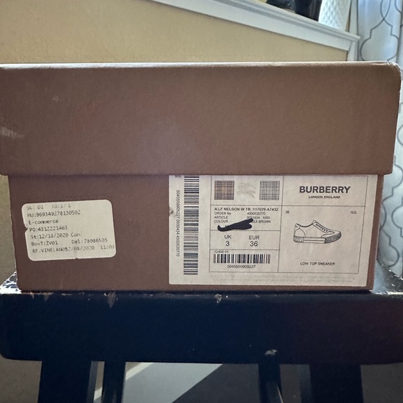 Burberry Suede Sneaker size 36 - Picture 15 of 15